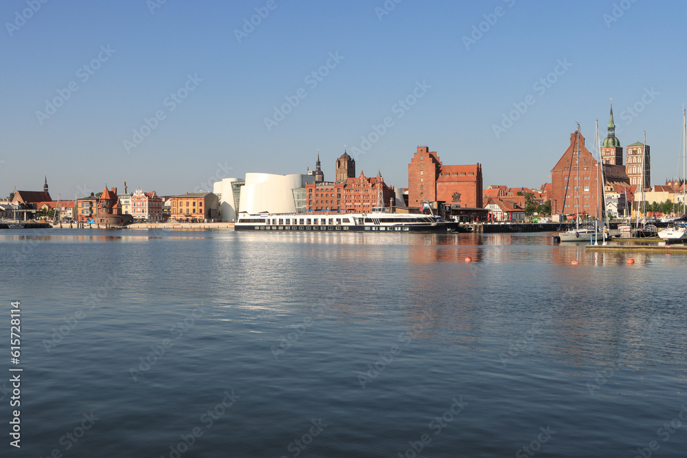 Hansestadt Stralsund; Blick von der Nordmole auf die Stadt