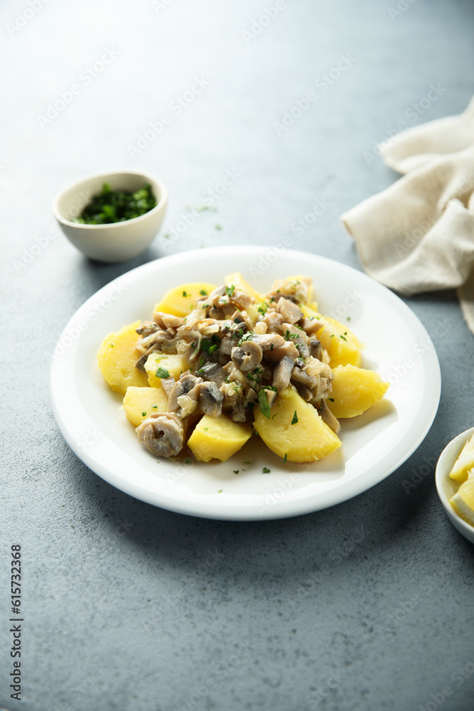 Boiled potato with mushroom ragout