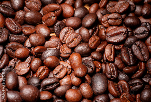 Fresh coffee beans, dried or roasted for grinding to make fresh coffee, espresso. Coffee beans, popular drinks.