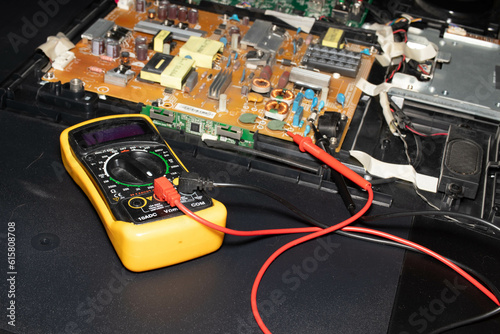 Εκτύπωση καμβά digital multimeter, ammeter instrument close-up.