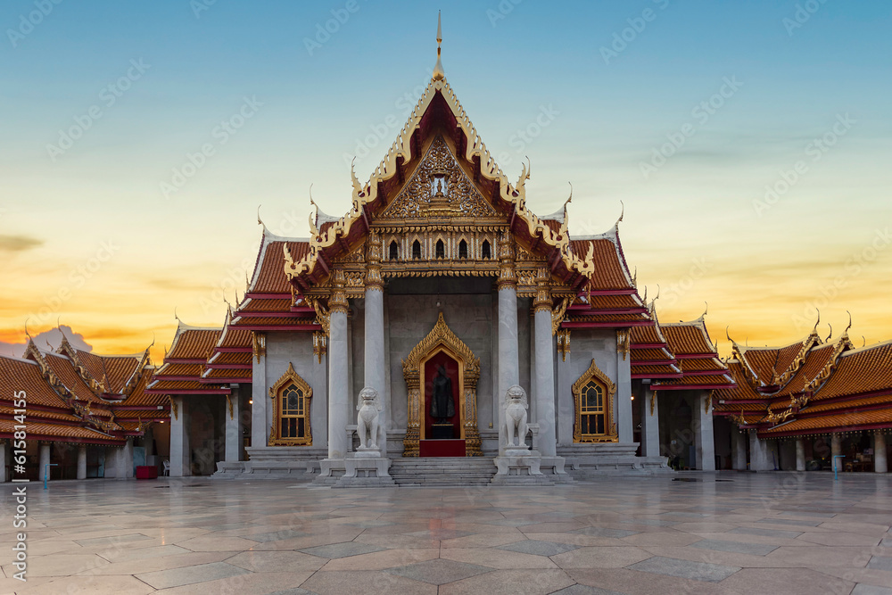 Wat Benchamabopitr Dusitvanaram in the sunrise time.