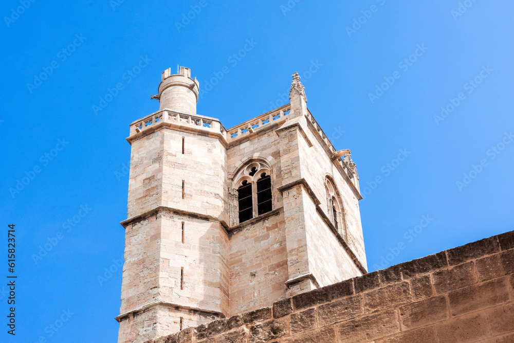 Cathédrale Saint Just à Narbonne. Site très visité d'intérêt touristique. Cathédrale Saint Just à Narbonne. Site très visité d'intérêt touristique.