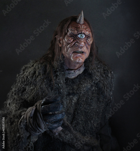 Tableau sur toile cyclops monster with horn
