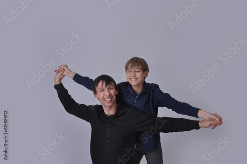 pai e filho felizes juntos, um feliz dia dos pais  photo
