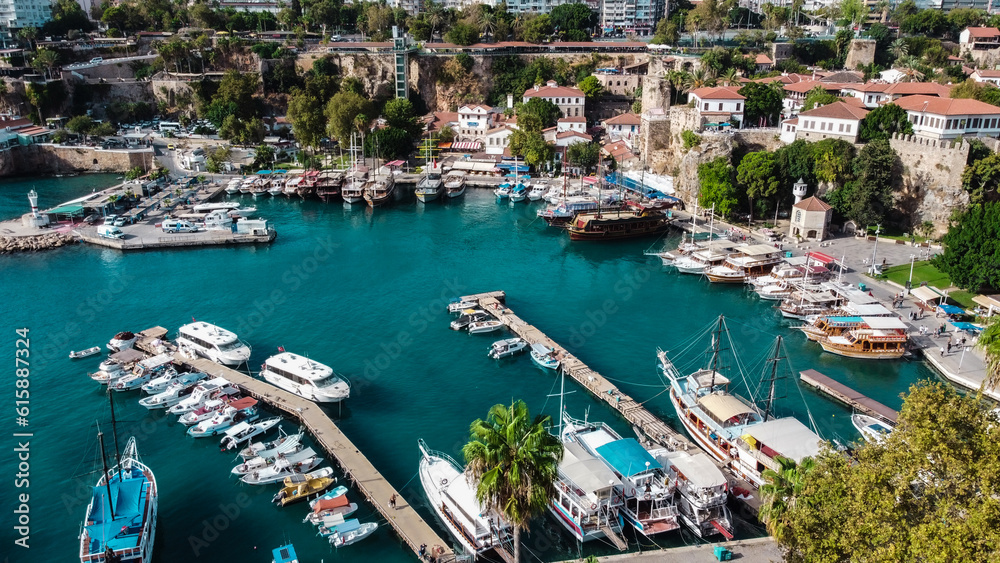Obraz premium Kaleici port, the historical center of Antalya, yachts and pleasure boats in kaleici bay. Antalya, Turkey
