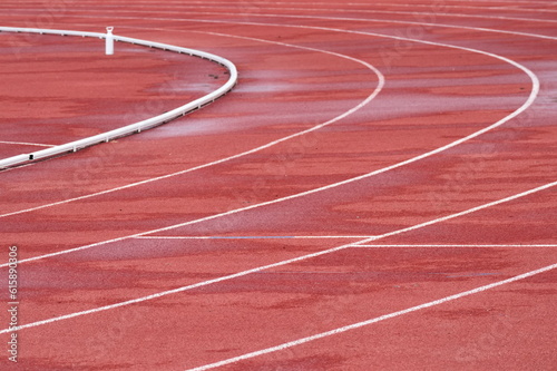 Synthetic running track for sporting events