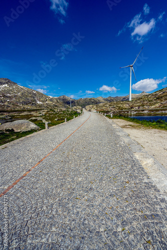 Φωτογραφία The old road Tremola to Gotthardpass, Passo del St