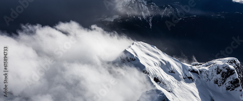Fotografía Canadian Coastal Mountain Landscape covered in Clouds