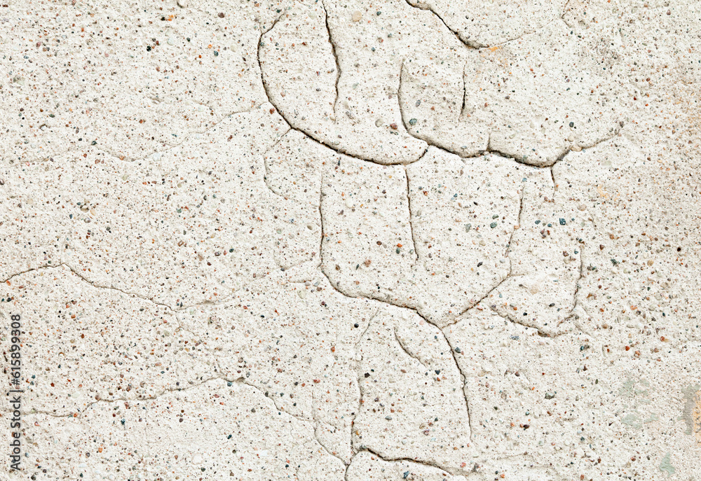 Obraz premium Old wall covered with cement plaster with deep cracks