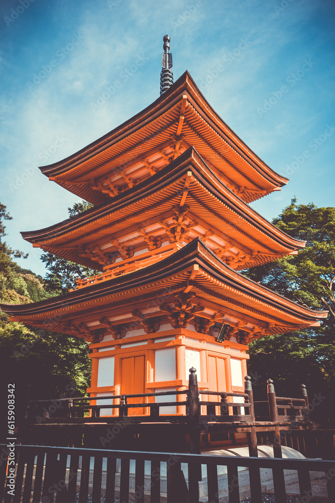 Obraz premium Pagoda at the kiyomizu-dera temple, Gion, Kyoto, Japan
