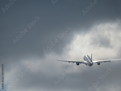 An image of an airplane