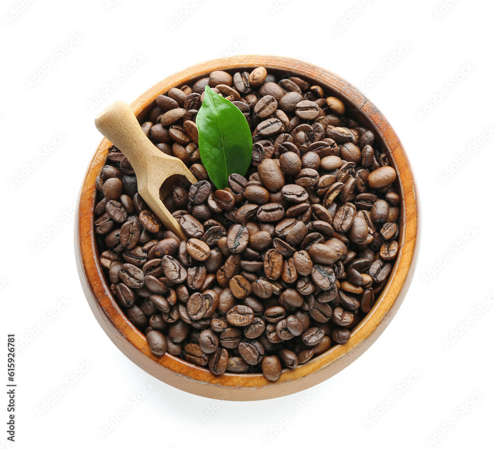 Fototapeta premium Bowl with coffee beans on white background