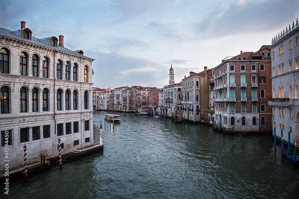 Obraz premium Beautiful view of the night Grand Canal from the Rialto Bridge ,Venice , Italy .