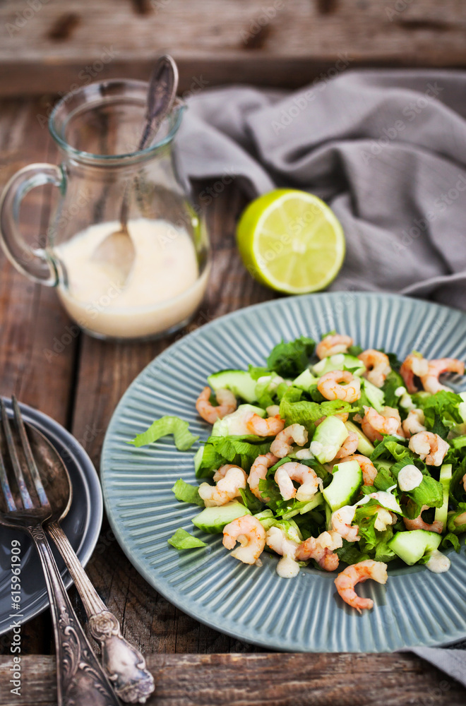 Shrimps, cucumber and lettuce salad with yogurt dressing