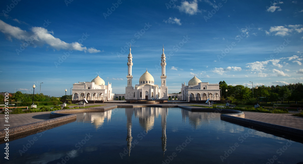Bulgarians Tatarstan. White Islamic mosque on a Sunny day reflected in the water pool