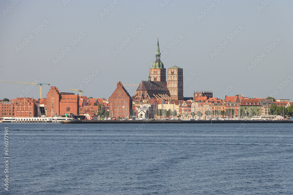 Hansestadt Stralsund; Hafenansicht mit St. Nikolai