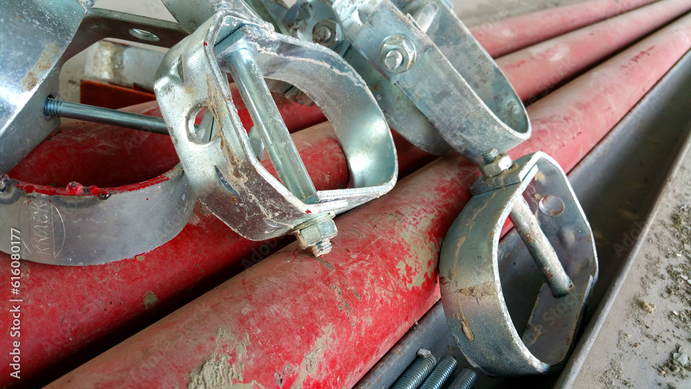 Steel pipe hanger for fire hydrant system installed inside the building