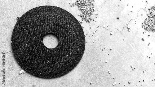 Abrasive disc of the grinding machine