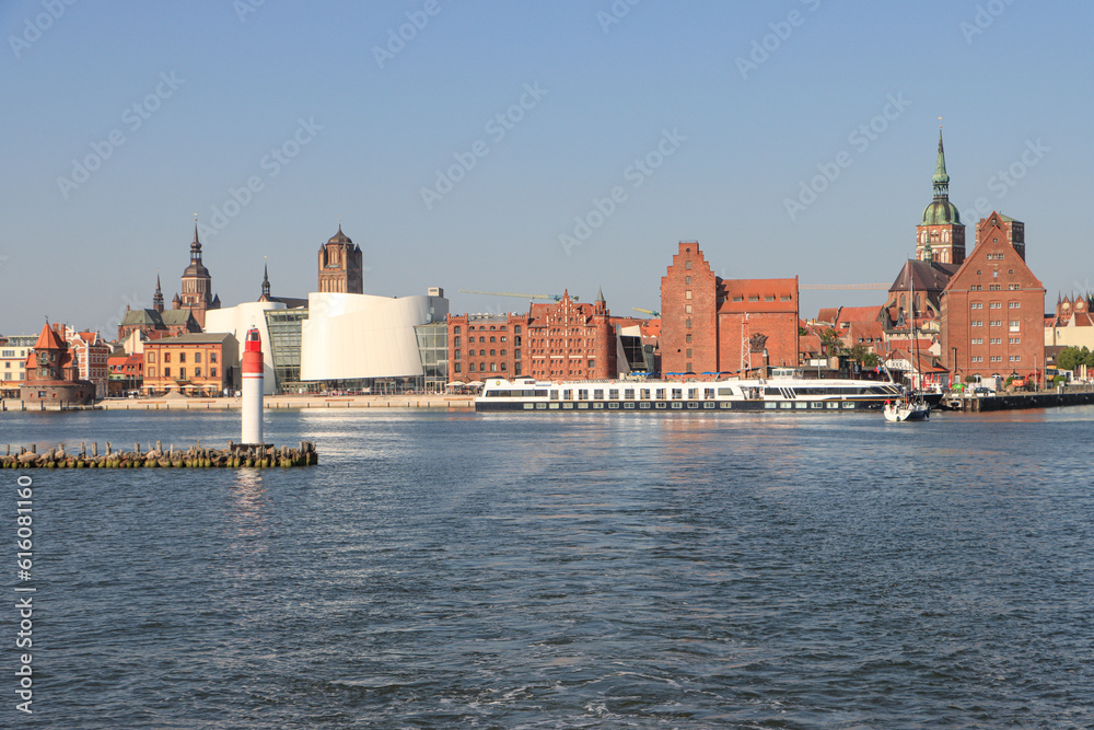 Hanseatisches Kleinod; Blick auf die Altstadt von Stralsund