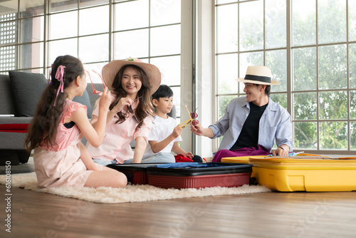 Packing for a weekend trip with the father, mother, son, and daughter © Wosunan