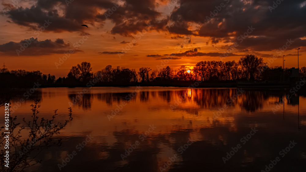 Obraz premium Sunset with reflections near Plattling, Isar, Bavaria, Germany