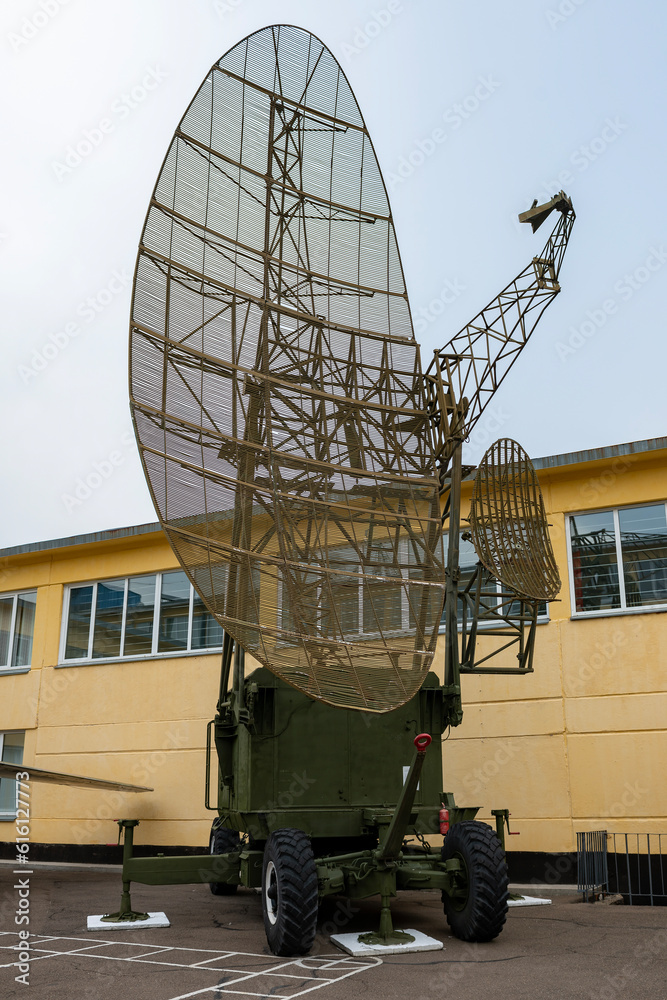 Altimeter radar antenna on a green mobile rig.