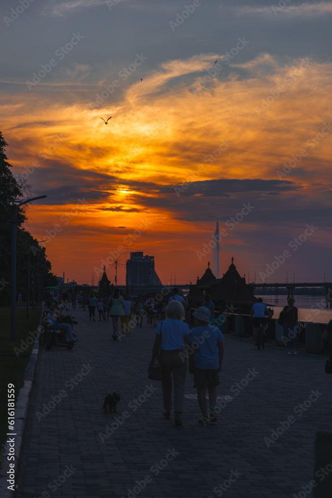 Obraz premium Panoramic view of the city of Dnipro during sunset or sunrise. Amazing sunset at Dnipro river with a view of the historical center. Warm days. background image. Ukrainian city.