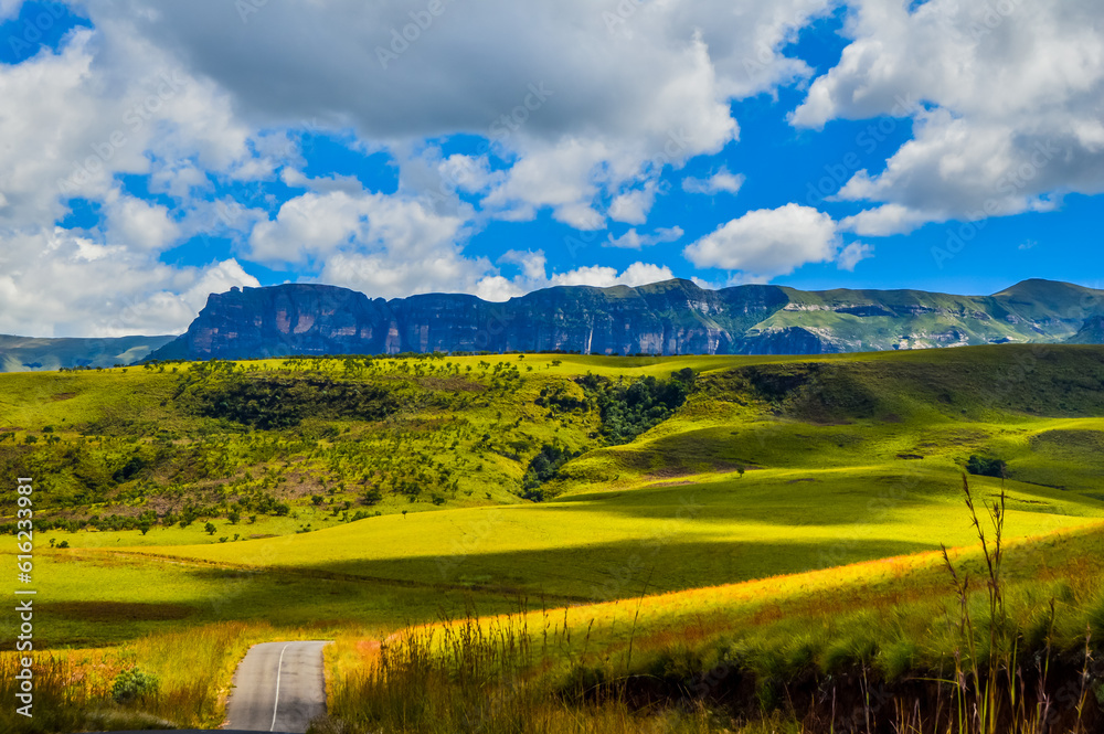 Obraz premium Green Dragon or Drakensberg mountain in Kwazulu Natal South Africa