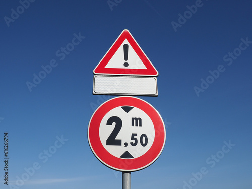danger and height limit sign © Claudio Divizia