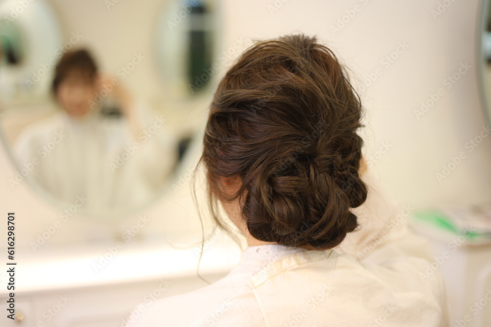 女性の後ろ姿 美容室イメージ 女性の後ろ姿 美容室イメージ