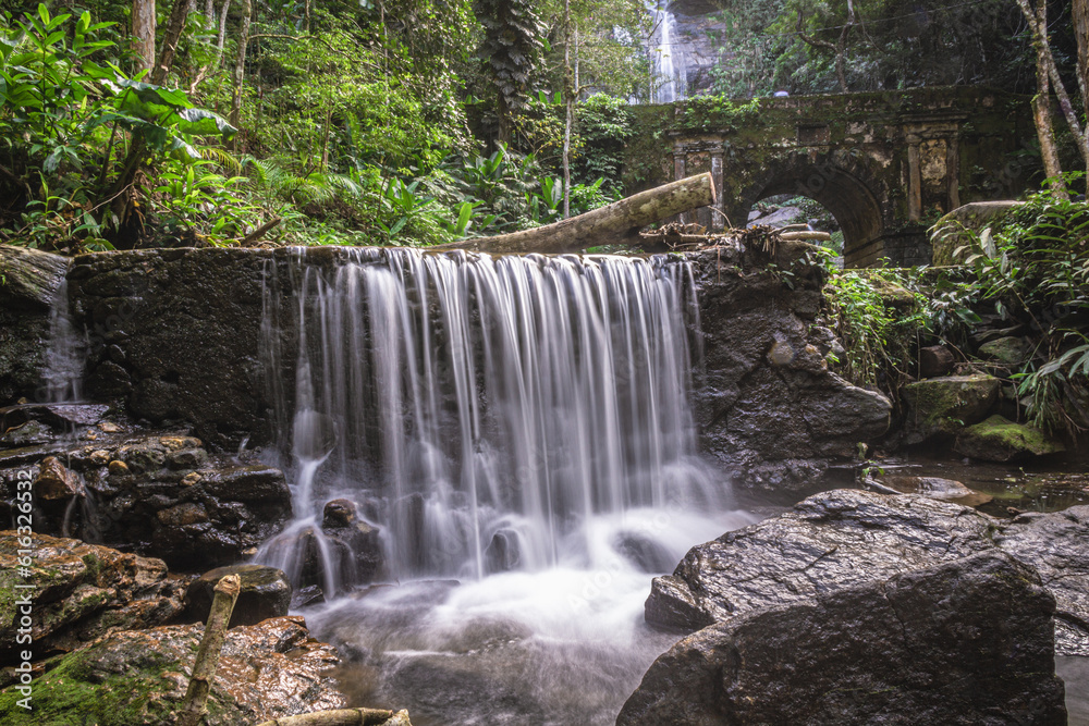 Cascada Tuanay en el Parque Florestal de la Tijuca, Alto de Boa Vista, Rio de Janeiro, Brasil