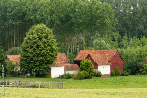 Bâtiments anciens d'une ferme de la Vallée de l'Authie, à Boufflers
