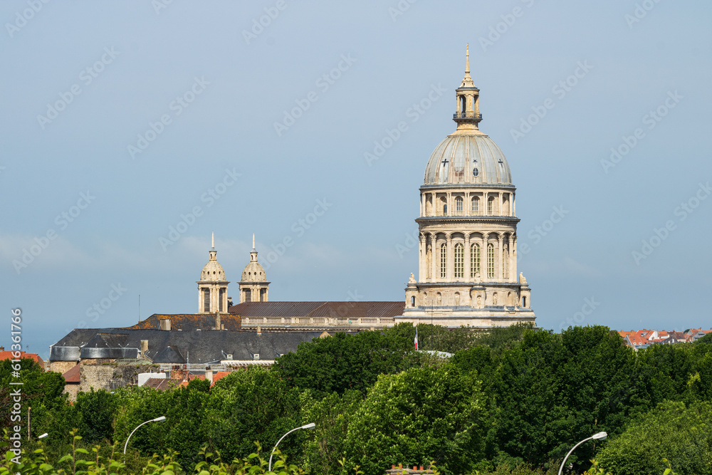 La Basilique de Boulogne-sur-Mer vue des hauteurs de Boulogne-sur-Mer