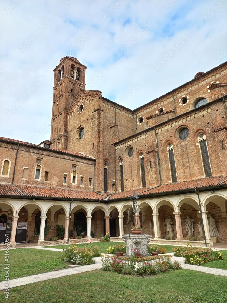 Chiostro, Chiesa di San Lorenzo, Vicenza, Veneto, Italia