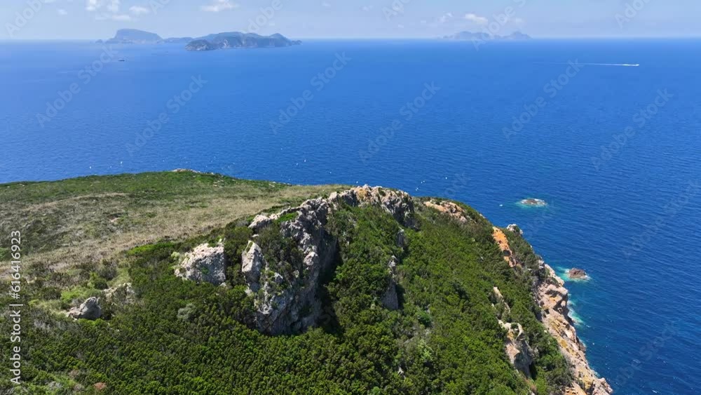 Isola di Zannone, Italia, Meditterraneo.
Vista Aerea dell'arcipelago delle isole Ponziane. 