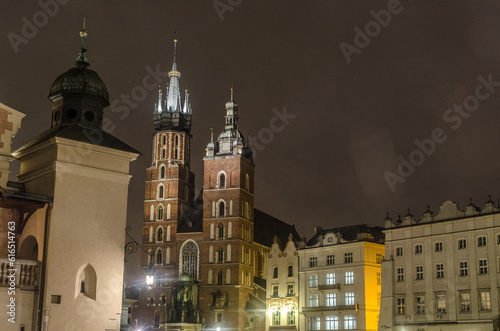 Kościół Mariacki w Krakowie w nocy 