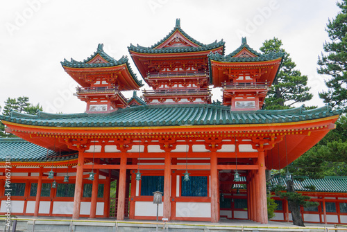 The Heian Shrine is an elegant building with bright colors. Kyoto should be a very suitable place for slow travel experience. Japan