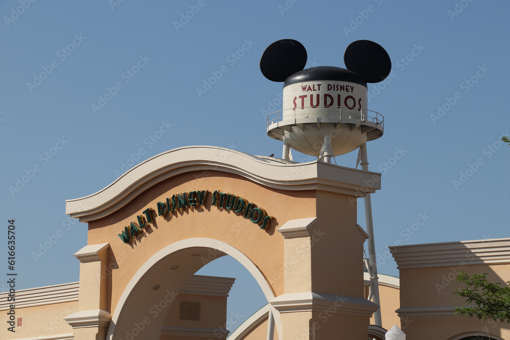 Naklejka premium Parc à thème Disneyland Paris et Walt Disney Studios