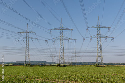 Stromleitungen für Stromtransport