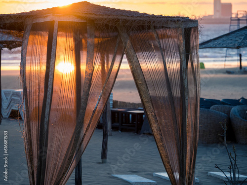 Marquesina en la playa de la ciudad de Agadir, en la costa atlántica de Marruecos, en el noroeste de África