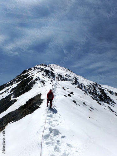 April hike on the ridges around Estanys de la Pera in the Pyrenees (Cerdanya). Due to the dime of the year we found both snow and summer conditions.