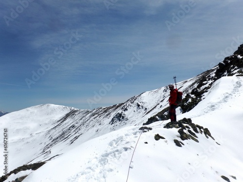 April hike on the ridges around Estanys de la Pera in the Pyrenees (Cerdanya). Due to the dime of the year we found both snow and summer conditions.