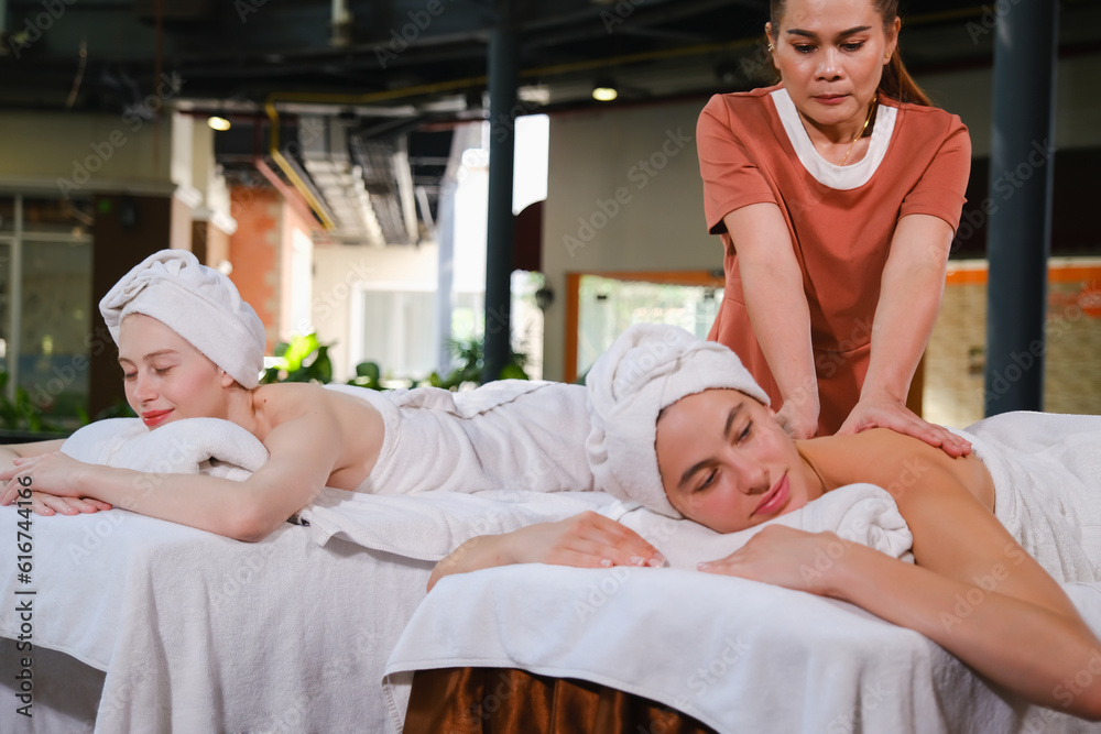 Obraz premium caucasian white woman relaxing in spa massage