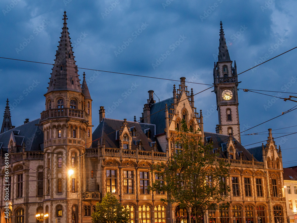 Obraz premium Gent in Belgien bei NAcht