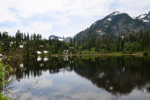 Fototapeta Naklejka Na Ścianę i Meble -  Picture Lake, Mount Baker, Washington 