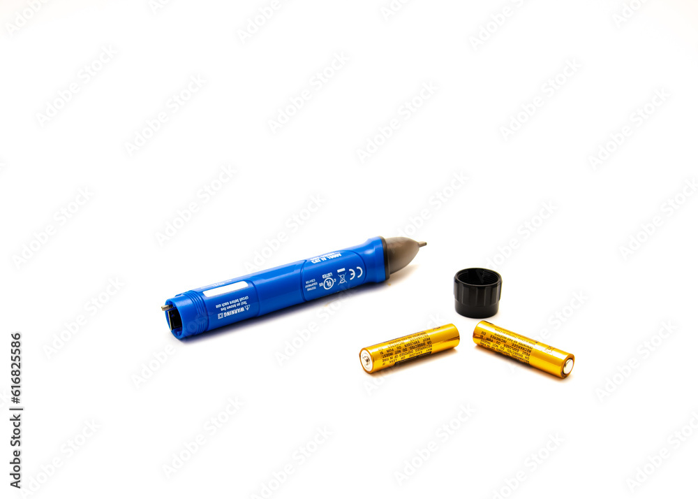 Titan 8848 Voltage Tester Pen Electric Power Volt Alert Detector AC/DC Non Contact - Variety House - Foto 5