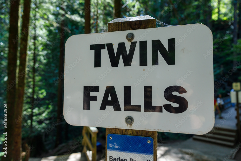 Fototapeta premium View of sign Twin Falls at the Lynn Canyon Park