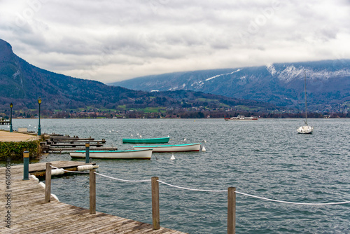 Sur les rives du lac d'Annecy © patrick