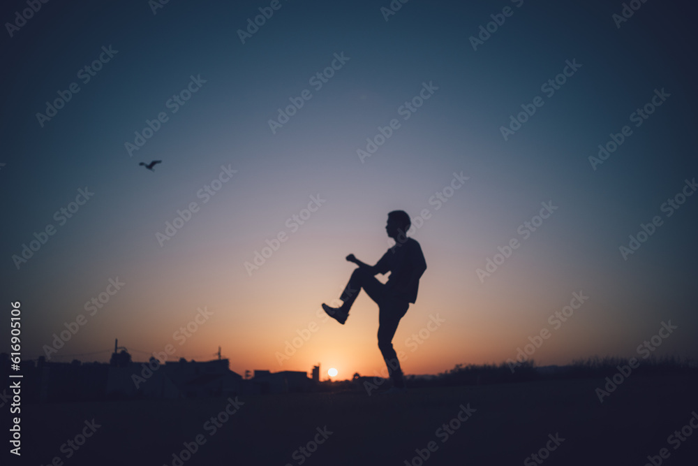 夕日と男性 夕日と男性