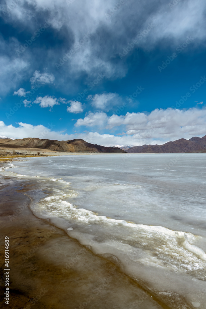 Fototapeta premium Icy Tranquility: A Captivating View of Frozen Pangong Lake under the Sunny Sky